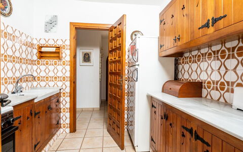 Zindel: Cabinetry, Meubles, Propriété, Tiroir, Bois, Orange, Éclairage, Design Intérieur, Cuisine, Sol