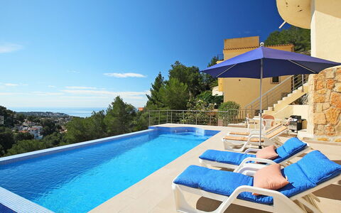 Casa Negrita: Ciel, Propriété, Bâtiment, Jour, L'Eau, Plante, Piscine, Bleu Azur, La Nature, Balancelle