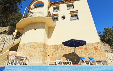 Casa Negrita: Ciel, Propriété, Bâtiment, L'Eau, Bleu, Fenêtre, Bleu Azur, Ombre, Piscine, Loisir