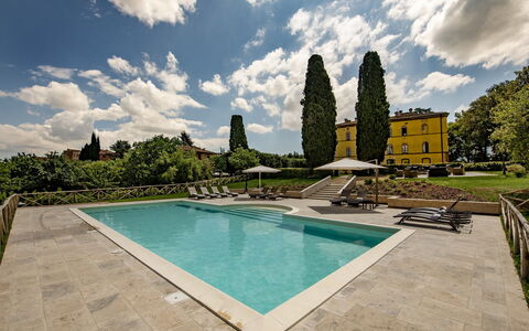 Villa Rocchi: Piscine, Ciel, Propriété, L'Eau, Jour, Immobilier, Bâtiment, Architecture, Miroir D'Eau, Nuage