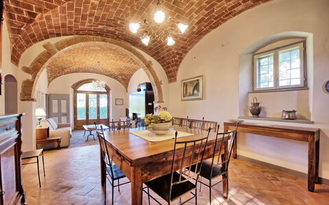 Villa Marietta: Bâtiment, Propriété, Pièce, Design Intérieur, Plafond, Meubles, Architecture, Immobilier, Table, Maison