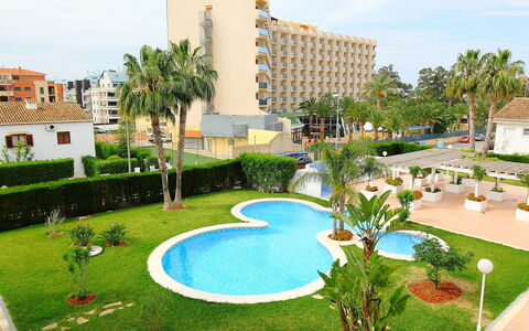 Estrella del Mar: Plante, Bâtiment, Ciel, Propriété, L'Eau, Vert, Bleu Azur, Arbre, Design Urbain, Condominium