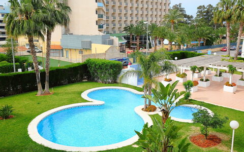 Estrella del Mar: Plante, Bâtiment, Propriété, L'Eau, Arbre, Bleu Azur, Fenêtre, Architecture, Design Urbain, Piscine