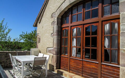 La Grange: Propriété, Bois, Table, Ciel, Ombre, Chaise, Architecture, Brickwork, Brique