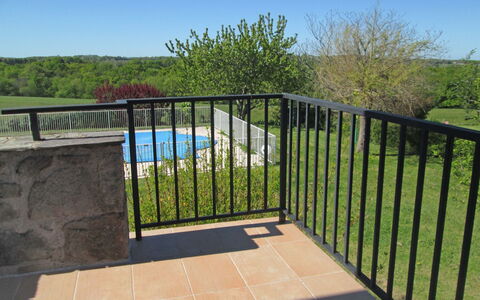 Le Pigeonnier: Ciel, Plante, Jour, Propriété, L'Eau, Botanique, Clôture, Lot Terre, Herbe, Arbre