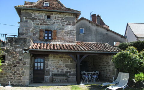 Le Pigeonnier: Ciel, Plante, Bâtiment, Propriété, Fenêtre, Chalet, Maison, Porte, Zone Résidentielle, Immobilier