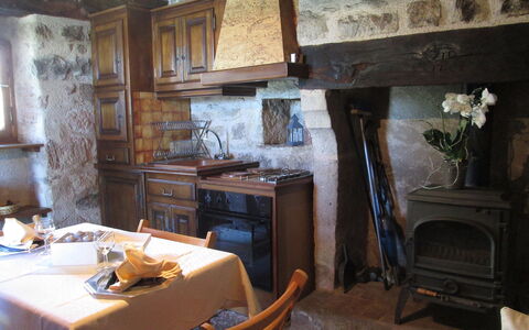 Le Pigeonnier: Meubles, Table, Chaise, Bois, Bâtiment, Cabinetry, Cuisine, Design Intérieur, Salon, Sol