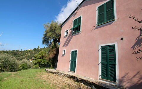 Ca Dò Sante: Plante, Ciel, Fenêtre, Propriété, Nuage, Bâtiment, Bleu Azur, Lot Terre, Bois, Arbre