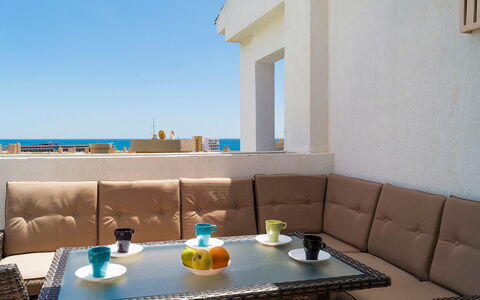 Alamar: Canapé, Table, Ciel, Meubles, Bleu Azur, Vaisselle, Design Intérieur, Mobilier De Jardin, Bâtiment, Canapé-Lit