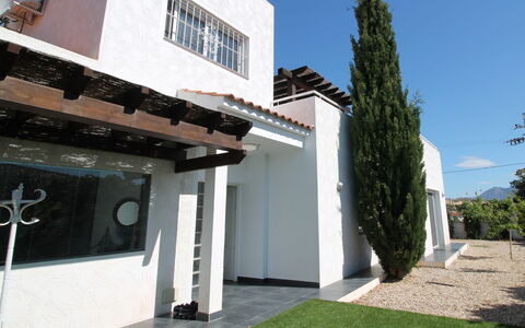 Mexico: Plante, Ciel, Propriété, Bâtiment, Fenêtre, Arbre, Ombre, Immobilier, Façade, Herbe
