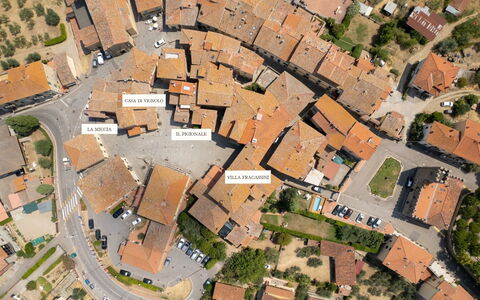 Villa Fracassini: Bâtiment, Zone Résidentielle, Ville, Quartier, Maison, Rue, Design Urbain, Toit, Domicile, Établissements Humains