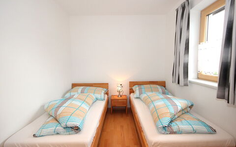 Hanna: Chambre, Pièce, Lit, Meubles, Propriété, Drap De Lit, Literie, Matelas, Design Intérieur, Cadre De Lit