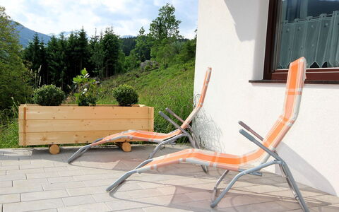 Hanna: Mobilier De Jardin, Chaise, Bois, Meubles, Balancelle, Herbe, Arbre, Maison, Arrière-Cour, Table