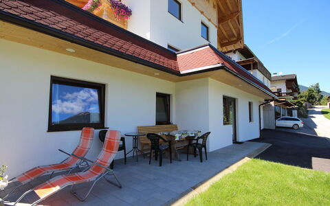 Hanna: Propriété, Maison, Bâtiment, Immobilier, Domicile, Zone Résidentielle, Pièce, Architecture, Biens, Patio