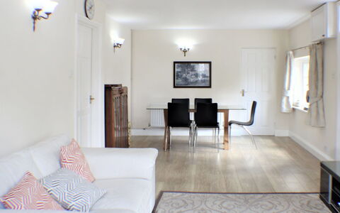 Goudhurst: Propriété, Meubles, Canapé, Design Intérieur, Confort, Bois, Sol, Cadre, Sol, Mur