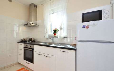 Lory: Cabinetry, Comptoir, Propriété, Évier, Evier, Bâtiment, Cuisinière, Cuisine, Appareil De Cuisine, Design Intérieur