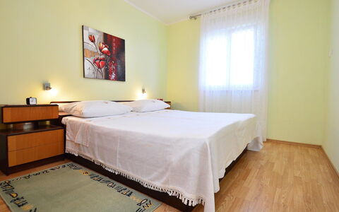 Lory: Propriété, Meubles, Fenêtre, Bois, Ombre, Éclairage, Design Intérieur, Peindre, Sol