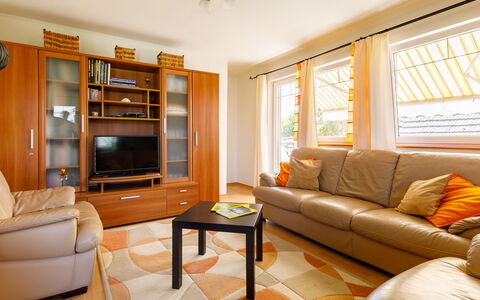 Bocskai: Meubles, Propriété, Canapé, Table, Fenêtre, Bois, Éclairage, Orange, Confort, Design Intérieur