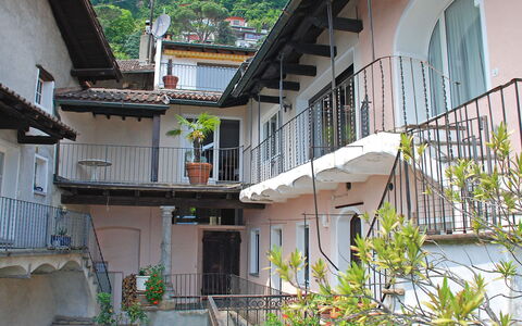 Ronco Sopra Ascona 75: Plante, Bâtiment, Propriété, Fenêtre, Escaliers, Maison, Architecture, Quartier, Design Urbain