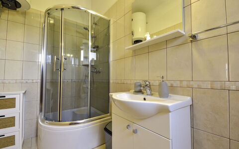 Pusa: Robinet, Luminaire Plomberie, Miroir, Porte De Douche, Tete De Douche, Évier, Armoire De Toilette, Salle De Bains, Douche