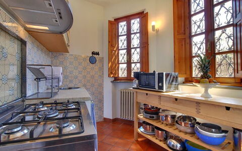 Villa Stolli: Pièce, Propriété, Comptoir, Cuisine, Bâtiment, Meubles, Cabinetry, Design Intérieur, Maison, Domicile