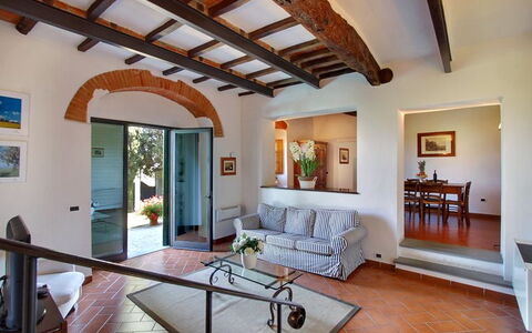 Villa Stolli: Propriété, Pièce, Bâtiment, Plafond, Design Intérieur, Salon, Maison, Meubles, Immobilier, Faisceau