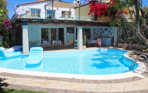 Surphinia: Propriété, Piscine, Maison, Bâtiment, Immobilier, Arrière-Cour, Ville, Villa, Vacances, Domicile