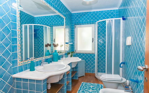 Surphinia: Miroir, Luminaire Plomberie, Évier, Propriété, Bleu, Violet, Robinet, Salle De Bains, Vert, Bleu Azur