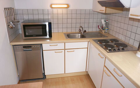 Quadratsch: Cabinetry, Evier, Comptoir, Évier, Propriété, Meubles, Appareil De Cuisine, Cuisinière, Cuisine, Robinet