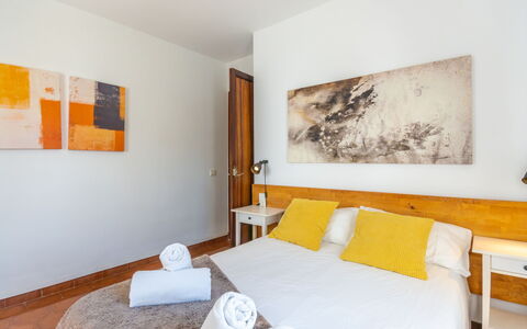 Can Verd: Chambre, Pièce, Lit, Propriété, Meubles, Design Intérieur, Mur, Bâtiment, Maison, Confort