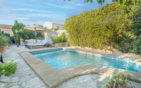 Sa Teulera: Piscine, Composite, Dalle, Caractéristique De L'Eau, Jardin, Ombre, Aménagement Paysager, Tuile, Recours, Arrière-Cour