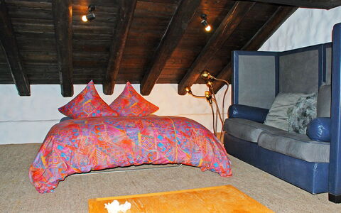 1000 e 1 Notte: Propriété, Meubles, Confort, Bois, Design Intérieur, Ombre, Cadre De Lit, Lampe, Oreiller, Salon