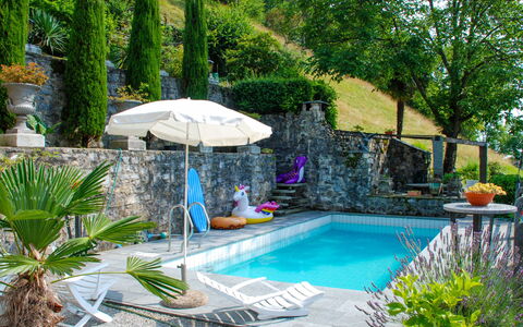 1000 e 1 Notte: L'Eau, Plante, Propriété, Piscine, Bâtiment, Arbre, Parapluie, Mobilier De Jardin, Ombre, Chaise