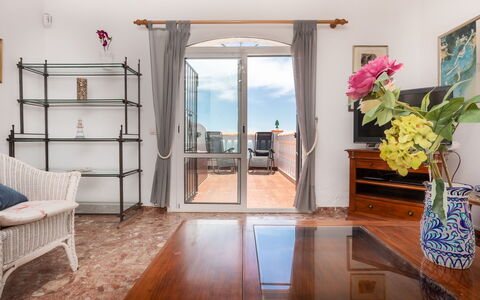 Nerja Penthouse: Fleur, Propriété, Meubles, Bâtiment, Plante, Bleu Azur, Bois, Porte, Design Intérieur, Architecture