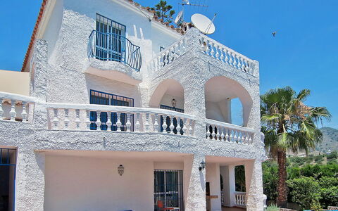 Villa Pueblo Jara: Ciel, Propriété, Bleu, Bâtiment, Bleu Azur, Éclairage, Architecture, Plante, Loisir, Ombre