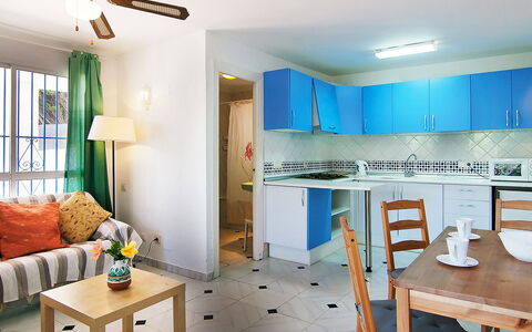 Villa Pueblo Jara: Table, Meubles, Propriété, Bleu, Vert, Bleu Azur, Canapé, Bois, Design Intérieur, Sol