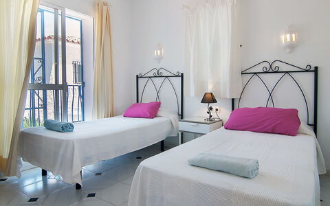 Villa Pueblo Jara: Meubles, Propriété, Bâtiment, Décoration, Confort, Fenêtre, Textile, Cadre De Lit, Design Intérieur