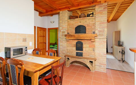 Sundance: Propriété, Meubles, Table, Bois, Orange, Design Intérieur, Cuisine, Tennis De Table Raquette, Sol, Salon
