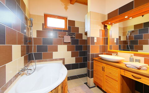 Sundance: Robinet, Évier, Luminaire Plomberie, Propriété, Baignoire, Cabinetry, Bois, Lavabo, Salle De Bains, Architecture