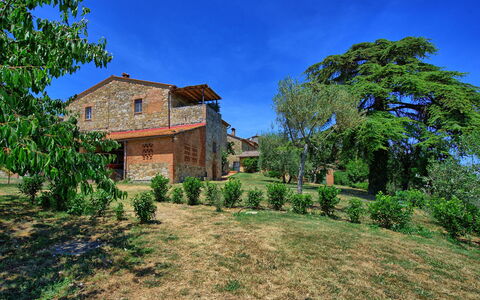 Casa Olivia: Propriété, Végétation, Bleu, Maison, Immobilier, Paysage Naturel, Domicile, Biens, Ciel, Arbre