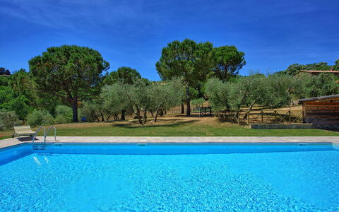 Casa Olivia: Piscine, Propriété, Immobilier, Paysage Naturel, Biens, Loisir, L'Eau, Maison, Herbe, Villa