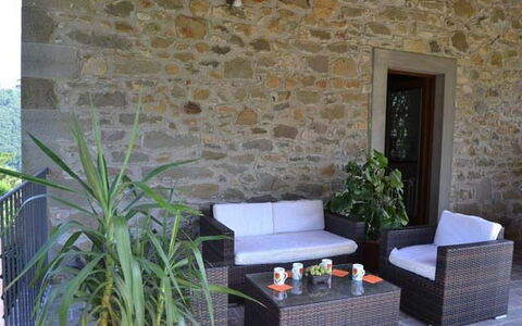 Il Nido In Garfagnana: Propriété, Mur, Pièce, Meubles, Tuile, Design Intérieur, Maison, Bâtiment, Table, Brique