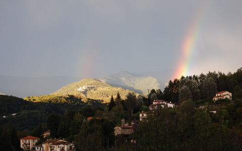 Il Nido In Garfagnana: Ciel, Nuage, Meteorologique Phénomène, Colline, Montagne, Arbre, Station De Montagne, Montagnes, Chaîne De Montagnes