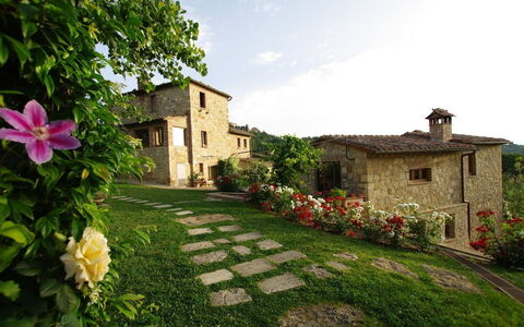 Villa Ardene: Propriété, Maison, Chalet, Bâtiment, Domicile, Fleur, Zone Rurale, Plante, Jardin, Immobilier