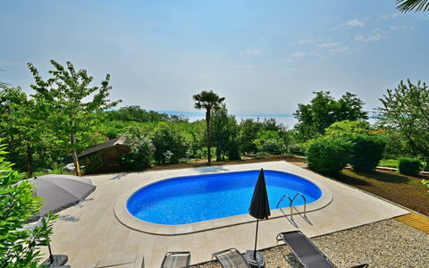 Lovran 302: L'Eau, Ciel, Plante, Propriété, Piscine, La Nature, Bleu Azur, Ombre, Arbre, Mobilier De Jardin