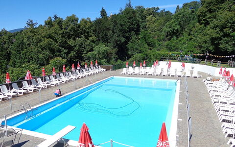 Ghiffa 200: L'Eau, Ciel, Piscine, Arbre, Chaise, Loisir, Des Loisirs, Herbe, Amusement, Plante