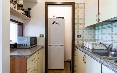 B116 200.1: Cabinetry, Propriété, Bâtiment, Comptoir, Evier, Évier, Design Intérieur, Éclairage, Cuisine, Appareil De Cuisine