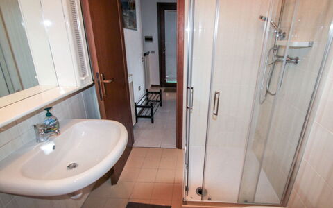 La Romantica: Propriété, Luminaire Plomberie, Évier, Robinet, Salle De Bains, Lavabo, Baignoire, Design Intérieur, Bois