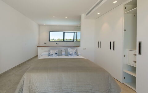 Marianne: Chambre, Pièce, Propriété, Meubles, Lit, Sol, Plafond, Design Intérieur, Cadre De Lit, Parquet