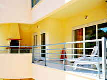 T2 Alfamar - 2 Bedroom Apt w Shared Pool, 300m Fro